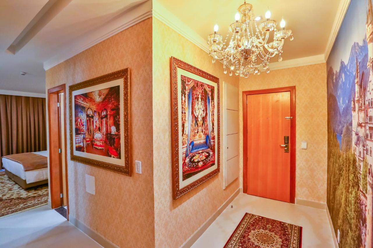 Golden Lis Hotel Boutique Гояния Экстерьер фото Interior of a suite