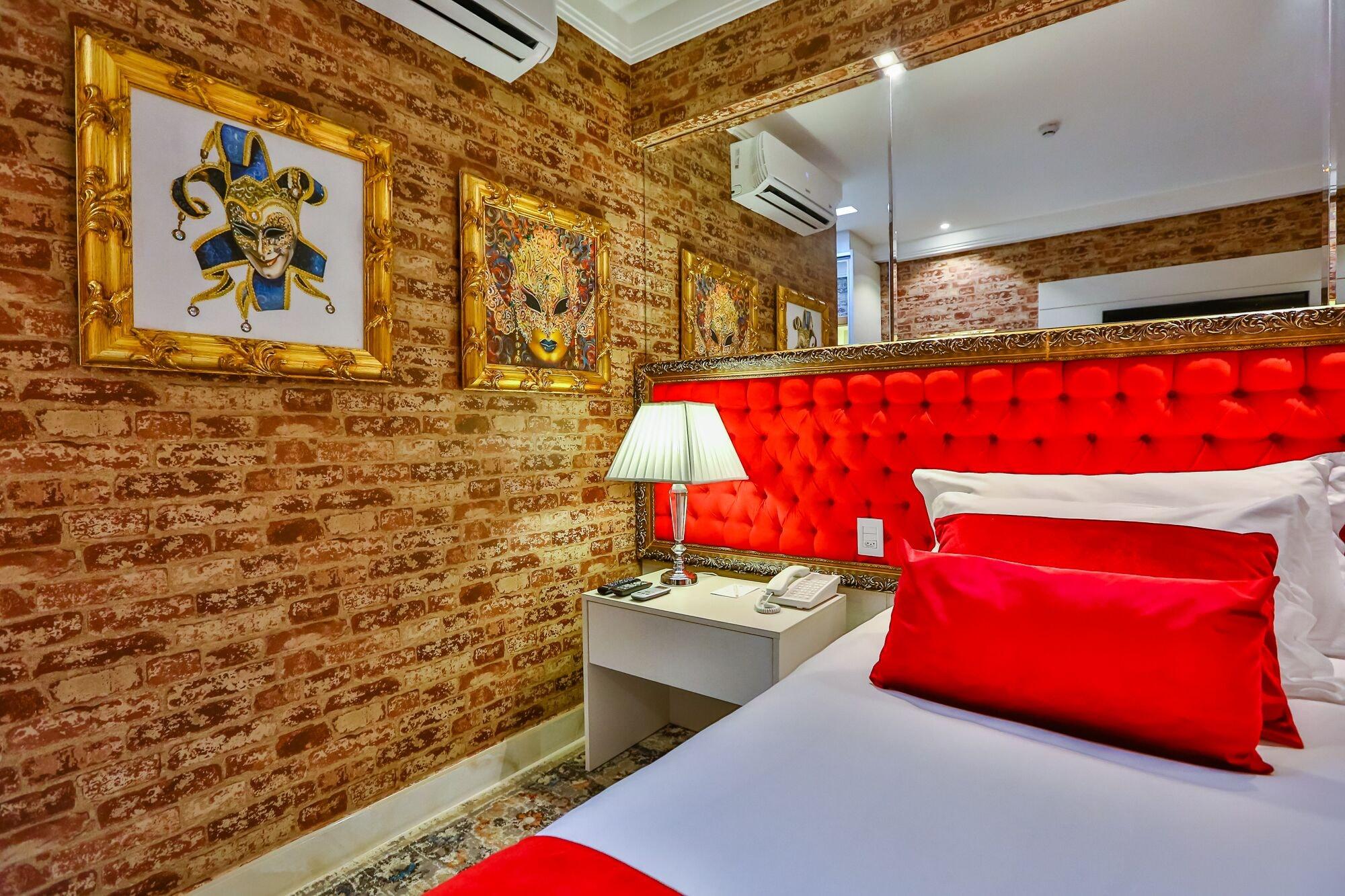 Golden Lis Hotel Boutique Гояния Экстерьер фото A room at the hotel