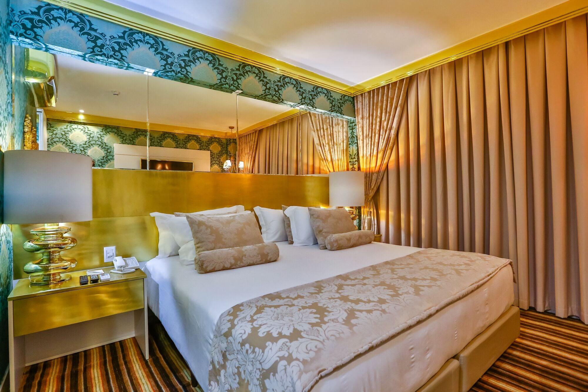 Golden Lis Hotel Boutique Гояния Экстерьер фото A bedroom at the hotel